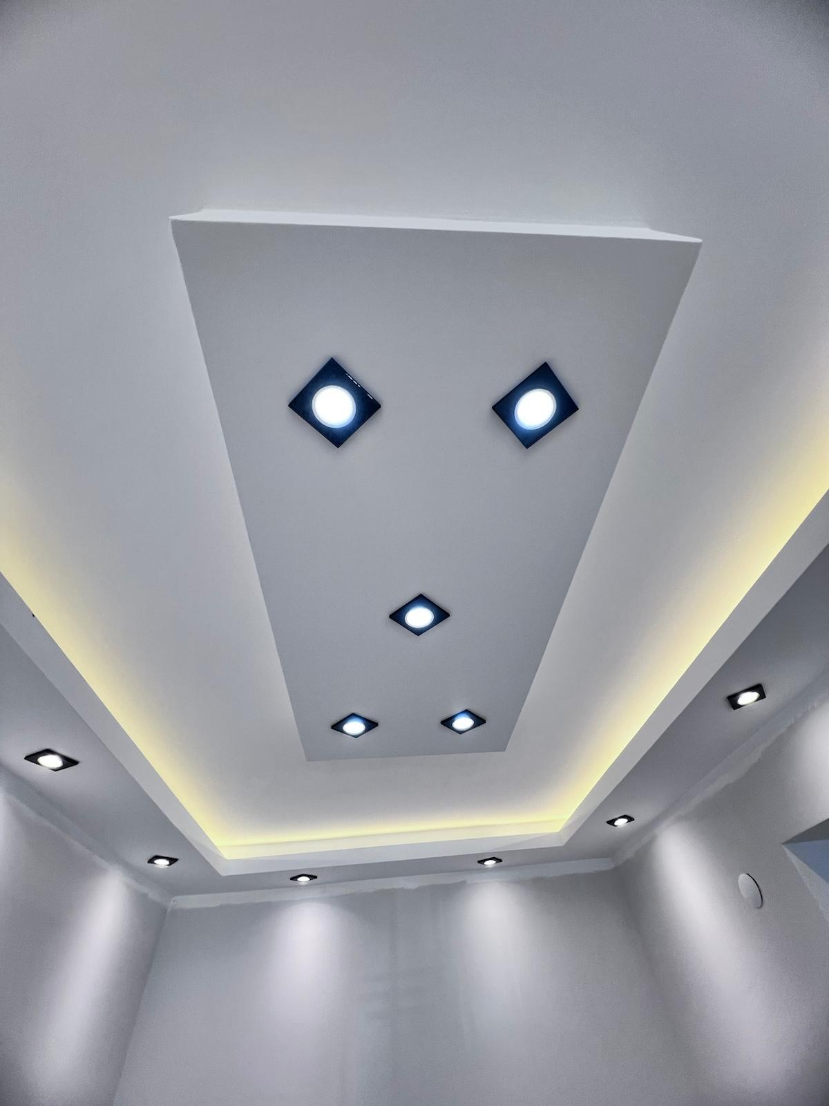 Kademeli alçıpan tavan ve gizli LED aydınlatma
